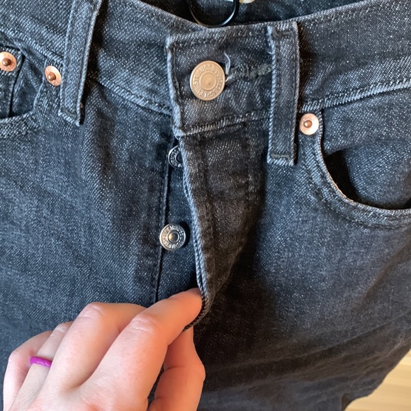 Levi's Wedgie Straight Black Gray Cutoff Shorts Size 27 - Picture 3 of 10